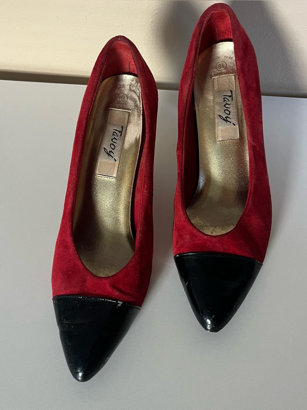 Vintage 1980s Tovay suede and black pleather pointed toe pumps, sz 8.5